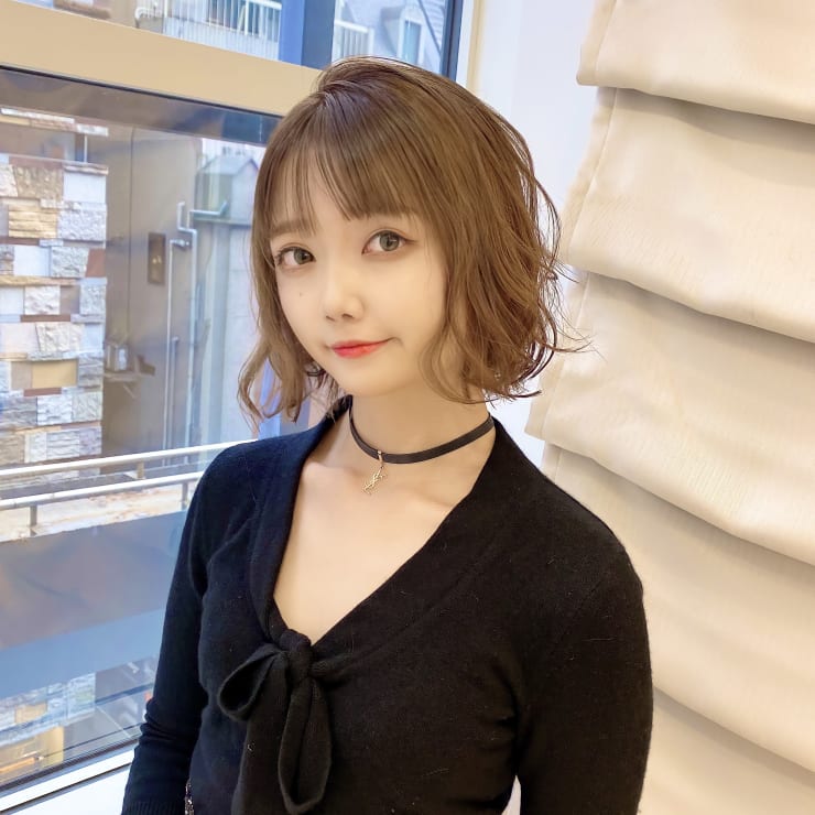 金沢 丸顔カバー ぱっつん 無造作カール 切りっぱなしボブ Euphoria Ginza Grande 銀座 ユーフォリア ギンザ グランデ のヘアスタイル 美容院 美容室を予約するなら楽天ビューティ