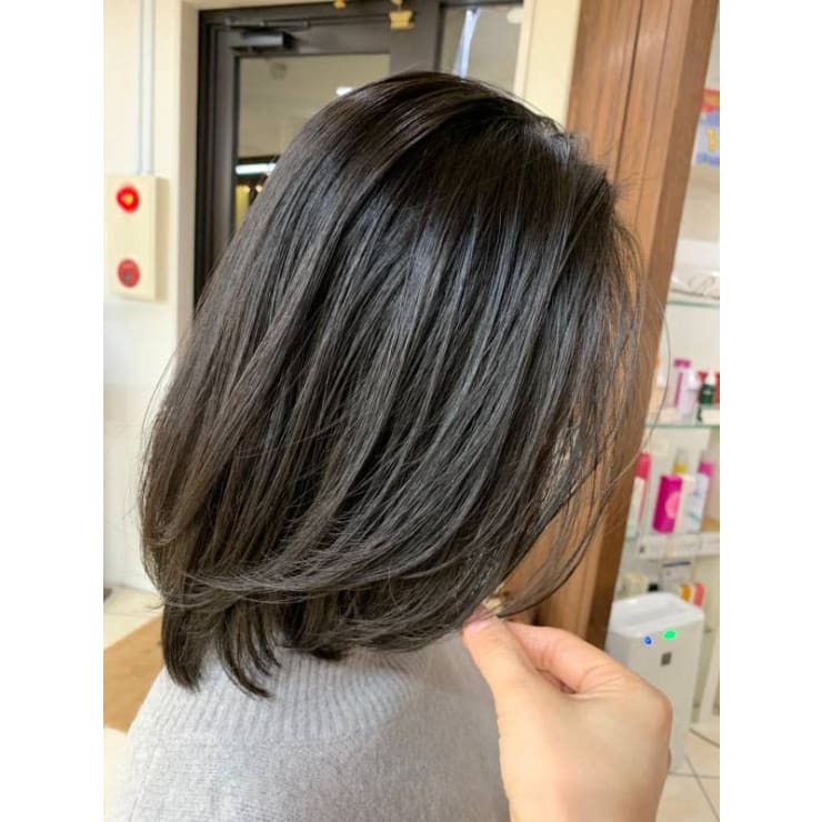 前上がり ローレイヤー ミディアム 毛束感 小顔 30代40 Qualis 上福岡店 クオリスカミフクオカテン のヘアスタイル 美容院 美容室を予約するなら楽天ビューティ