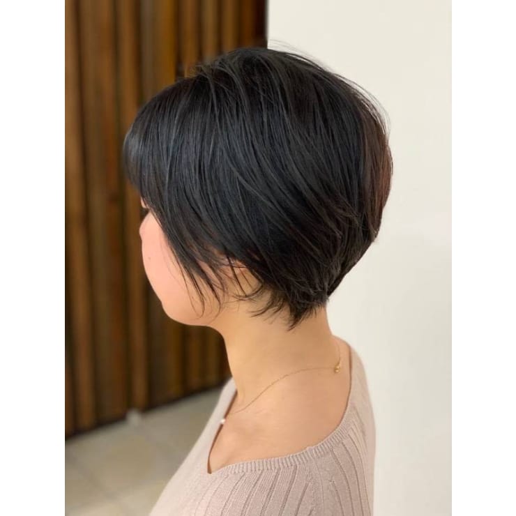 ショート 黒髪 耳掛け 小顔 丸み グラデーション 30代 Qualis 上福岡店 クオリスカミフクオカテン のヘアスタイル 美容院 美容室を予約するなら楽天ビューティ