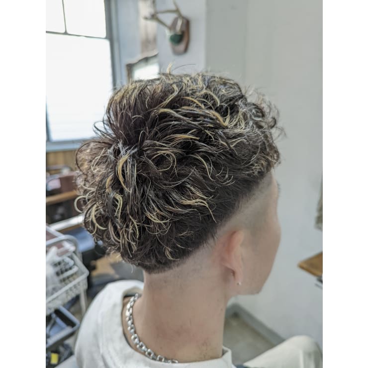 メンズハイライト パーマ Bat Hair 渋谷本店 バトヘアーシブヤテン のヘアスタイル 美容院 美容室を予約するなら楽天ビューティ