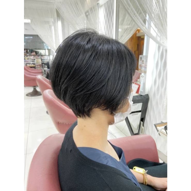 ハンサムショート 前下がり 黒髪 グラデーション 40代50 Qualis 上福岡店 クオリスカミフクオカテン のヘアスタイル 美容院 美容室を予約するなら楽天ビューティ