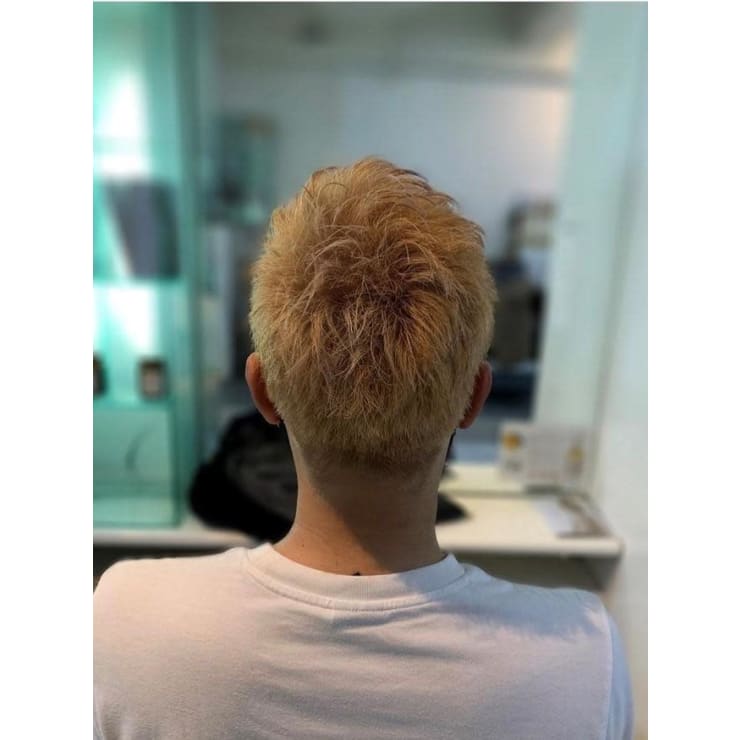 ハイトーン ツーブロックショート ミルクティーベージュ Muse 新小岩店 ミューズ のヘアスタイル 美容院 美容室を予約するなら楽天ビューティ