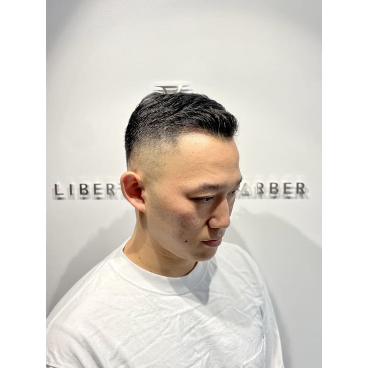 王道バーバースタイルフェードカット 銀座バーバー 銀座床屋 シェアサロン Liberty Share Barber 銀座 リバティ シェア バーバー のヘアスタイル 美容院 美容室を予約するなら楽天ビューティ