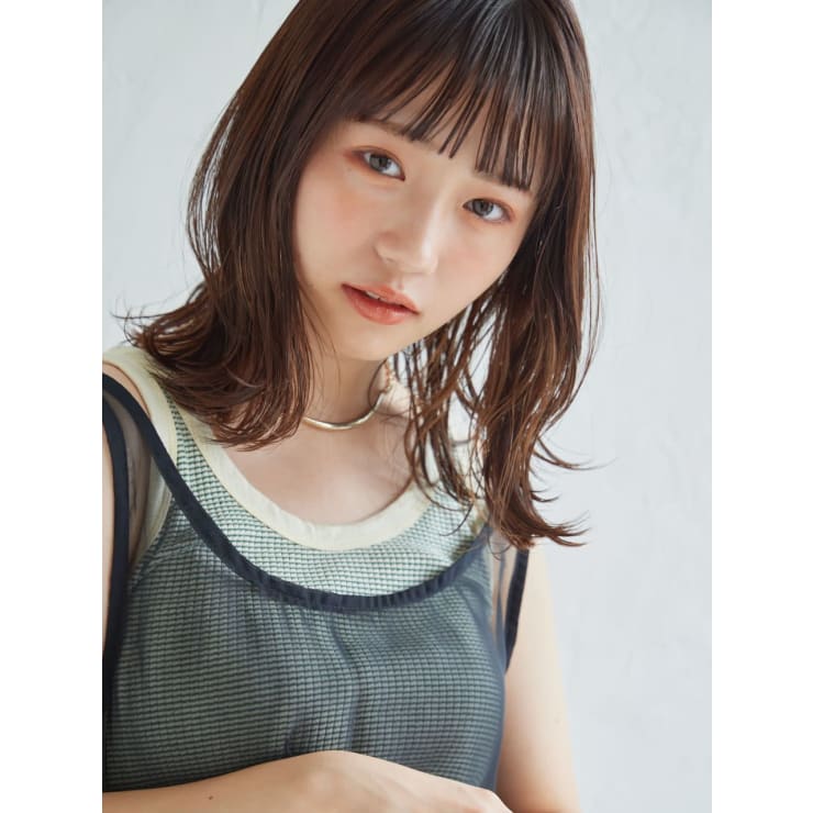 ミディアムレイヤー小顔ミディー Little 新宿 リトルシンジュク のヘアスタイル 美容院 美容室を予約するなら楽天ビューティ