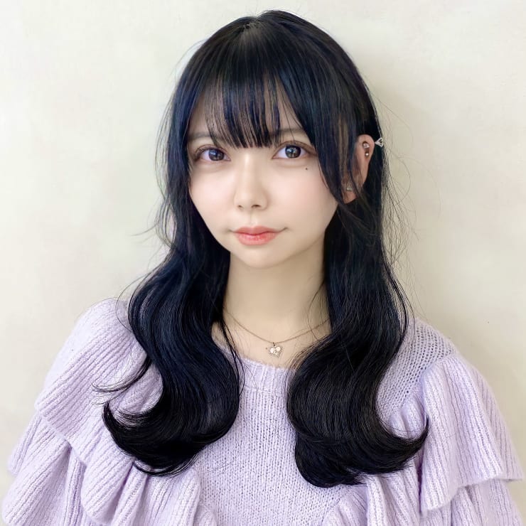 金沢 丸顔カバー ぱっつん 黒髪 波巻き 小顔 重めロング Euphoria Ginza Grande 銀座 ユーフォリア ギンザ グランデ のヘアスタイル 美容院 美容室を予約するなら楽天ビューティ