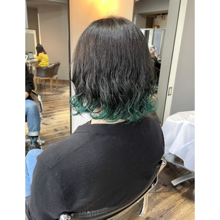 白髪ぼかしにお勧め メンズ モスグリーン裾カラー Hair Make Egerie ヘアアンドメイクエジェリ のヘアスタイル 美容院 美容室を予約するなら楽天ビューティ