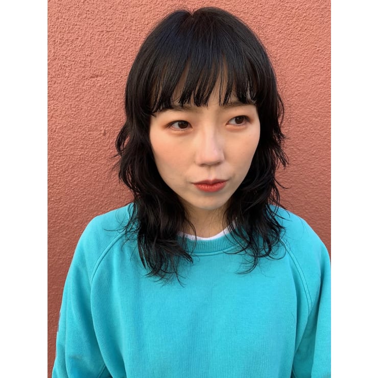黒髪パーマ ミディアムウルフ Snob スノッブ のヘアスタイル 美容院 美容室を予約するなら楽天ビューティ