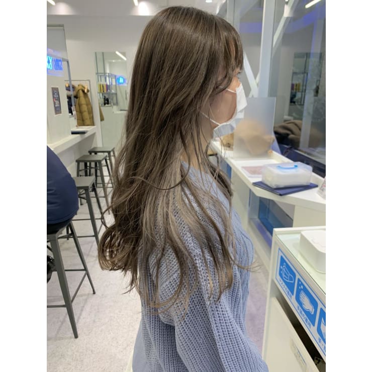 ホワイトミルクティーのインナーカラー The Sky ザスカイ のヘアスタイル 美容院 美容室を予約するなら楽天ビューティ