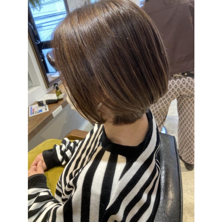 ショートボブ 白髪ぼかしハイライトベージュ Nalu Hair 越谷 ナルヘアー コシガヤ のヘアスタイル 美容院 美容室を予約するなら楽天ビューティ