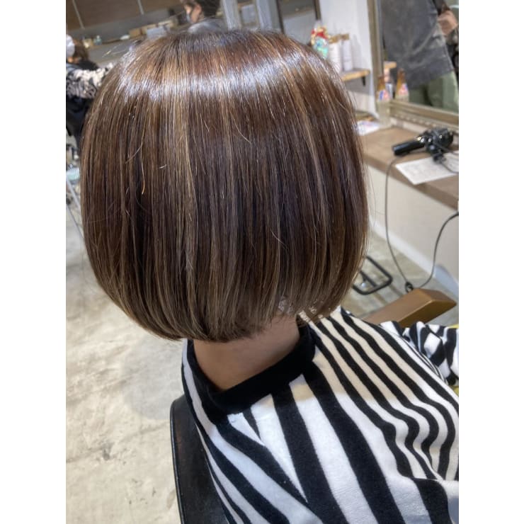 ショートボブ 白髪ぼかしハイライトベージュ Nalu Hair 越谷 ナルヘアー コシガヤ のヘアスタイル 美容院 美容室を予約するなら楽天ビューティ