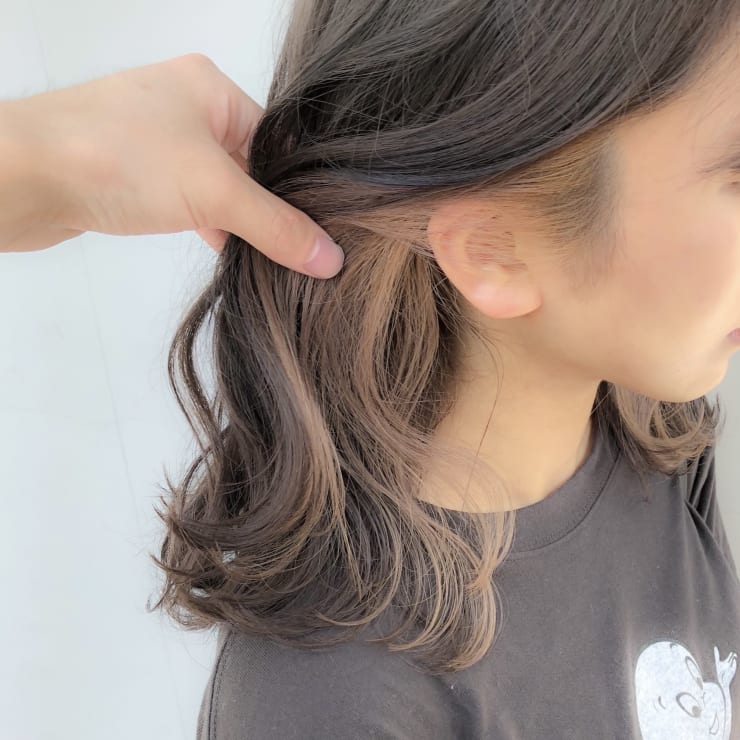 インナーカラーホワイトベージュ Tocca Hair Treatment 中目黒店 トッカ ヘアアンドトリートメントナカメグロテン のヘアスタイル 美容院 美容室を予約するなら楽天ビューティ