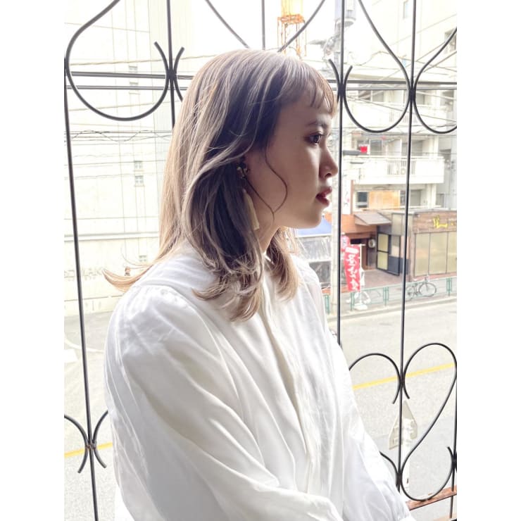 オン眉ウルフ ホワイトハイライト グレーローライト Hair Make Egerie ヘアアンドメイクエジェリ のヘアスタイル 美容院 美容室を予約するなら楽天ビューティ オン眉ウルフ ホワイトハイライト グレーローライト Hair Make Egerie ヘアアンドメイクエジェリ のヘアスタイル 美容院 美容室を予約するなら楽天ビューティ