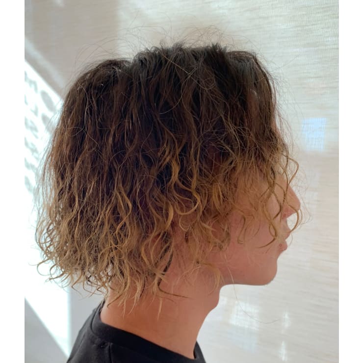 ツイストスパイラルパーマ マンバン ブルーモスクtokyo ブルーモスクトウキョウ のヘアスタイル 美容院 美容室を予約するなら楽天ビューティ