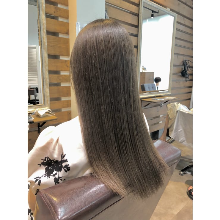ミルクティーベージュ ブリーチ 髪質改善 トリートメント Loup ルー のヘアスタイル 美容院 美容室を予約するなら楽天ビューティ