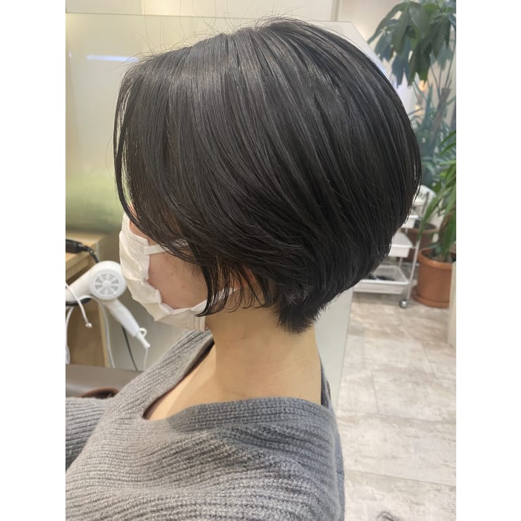ちょっと刈り上げて 首元スッキリな美人さんレイヤーショート U I By First ウイ バイ ファースト のヘアスタイル 美容院 美容室を予約するなら楽天ビューティ