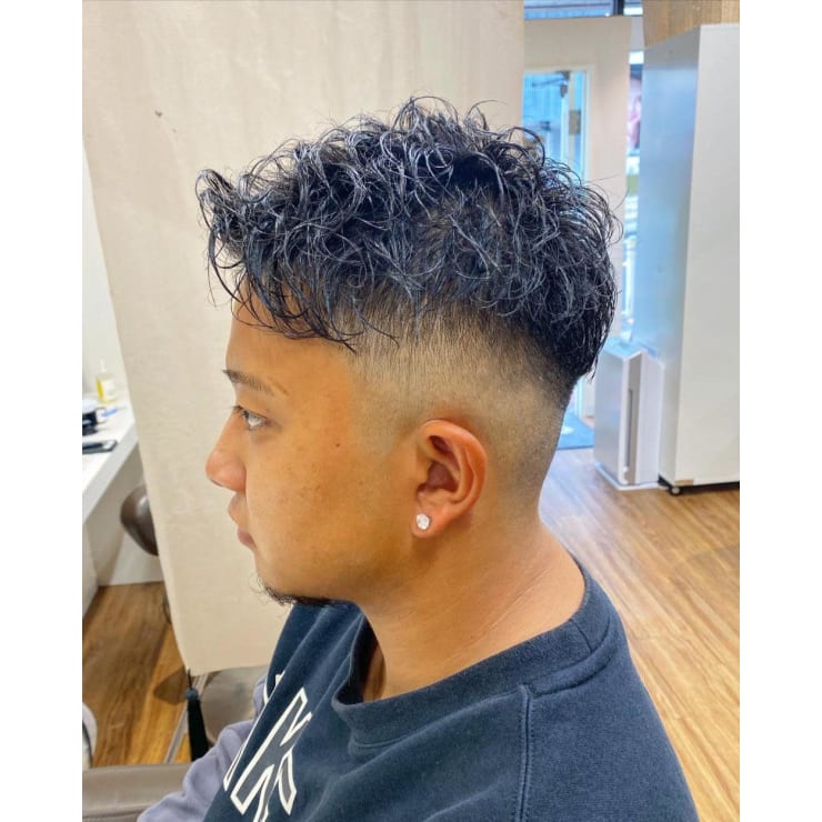 横浜メンズパーマツイストスパイラルフェードツーブロックヘア ｃｒｅａ能見台 クレアノウケンダイ のヘアスタイル 美容院 美容室を予約するなら楽天ビューティ