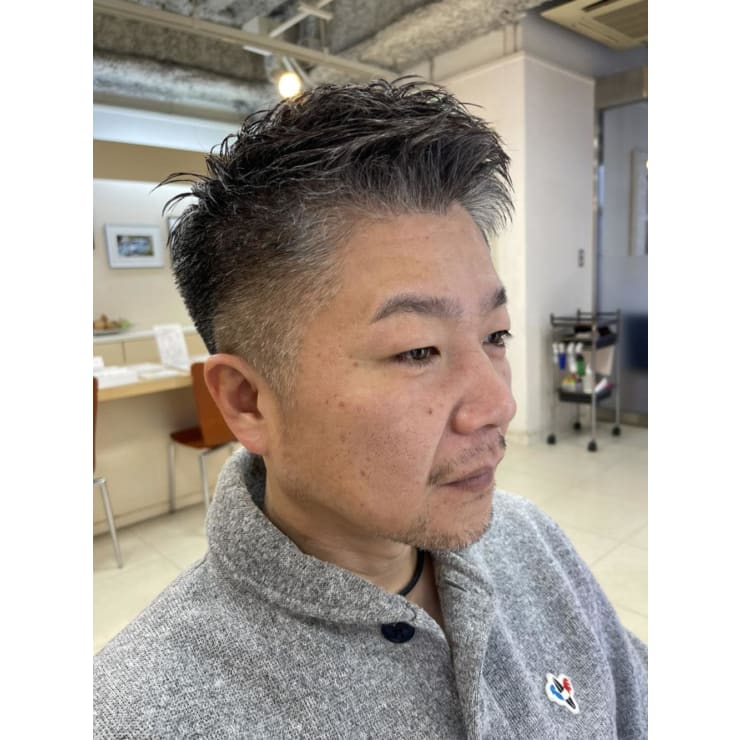 白髪を活かす 大人のツーブロックスタイル 40代50代男性 La Sente 三宮 ラシェンテ のヘアスタイル 美容院 美容室を予約するなら楽天ビューティ