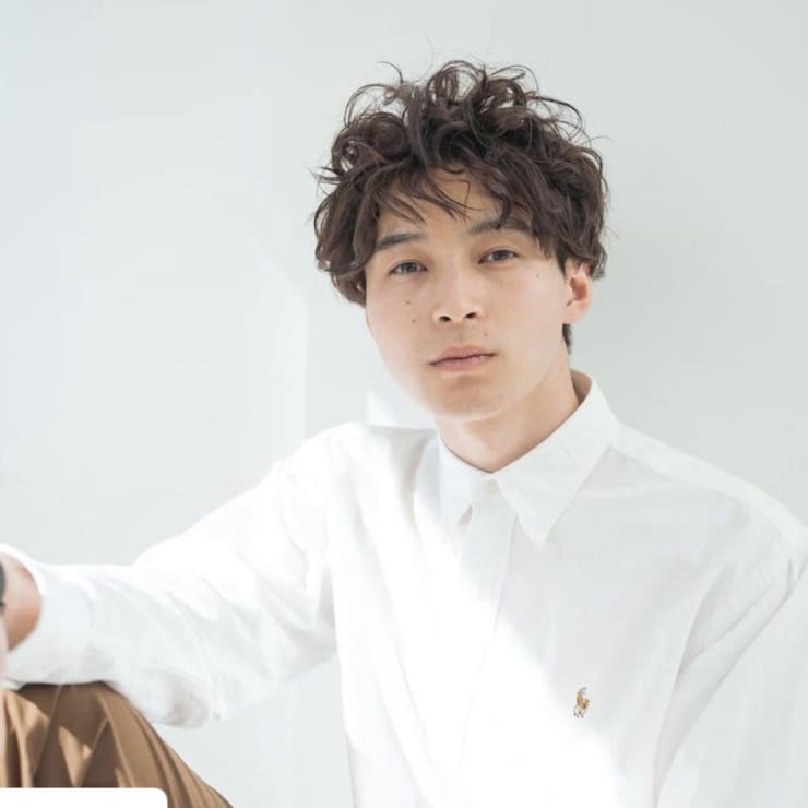 E S中目黒美容室 外国人風メンズカーリーパーマ 諸星 E S イーズ 中目黒 イーズ ナカメグロ のヘアスタイル 美容院 美容室 を予約するなら楽天ビューティ