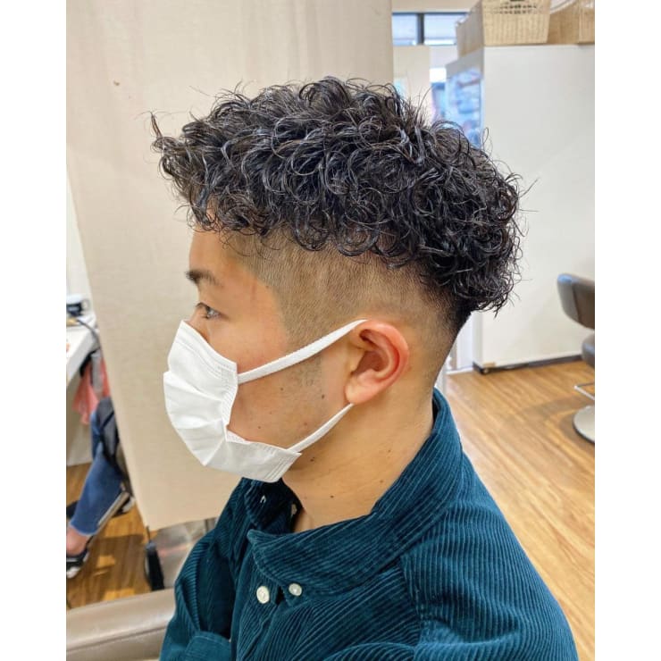 メンズパーマ横浜プードルパーマスパイラルフェード宮城リョータ ｃｒｅａ能見台 クレアノウケンダイ のヘアスタイル 美容院 美容室 を予約するなら楽天ビューティ