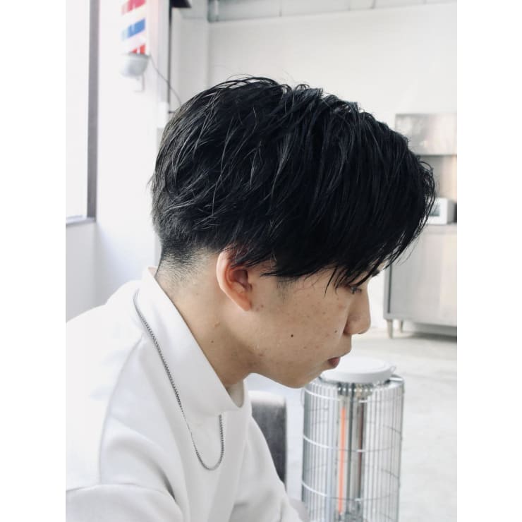 センターパート ウェットヘア Shindy Barber Men S Style Shop シンディ バーバーアンドメンズスタイルショップ の ヘアスタイル 美容院 美容室を予約するなら楽天ビューティ