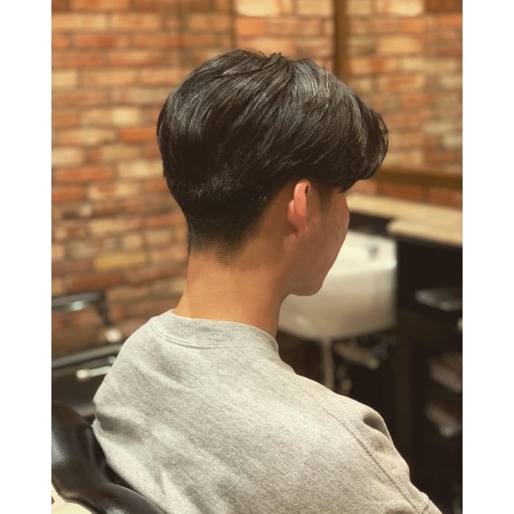 メンズセンターパート ニュアンスパーマ 大手町 丸の内 東京 ヒロ銀座 Barber Shop 丸の内 ヒロギンザバーバーショップ マルノウチ のヘアスタイル 美容院 美容室を予約するなら楽天ビューティ