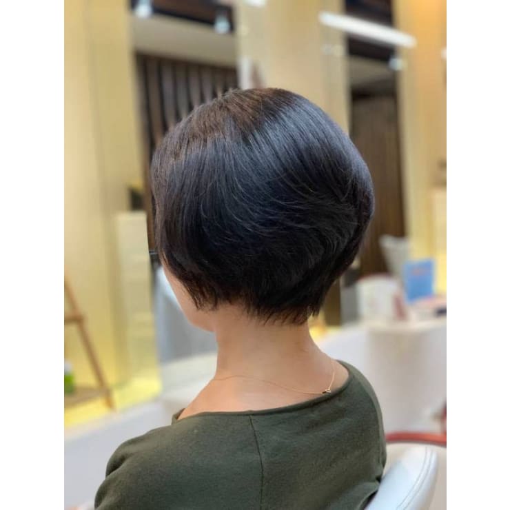 小顔 グラデーションショートボブ 丸み 黒髪 30代40代 Qualis 上福岡店 クオリスカミフクオカテン のヘアスタイル 美容院 美容室を予約するなら楽天ビューティ