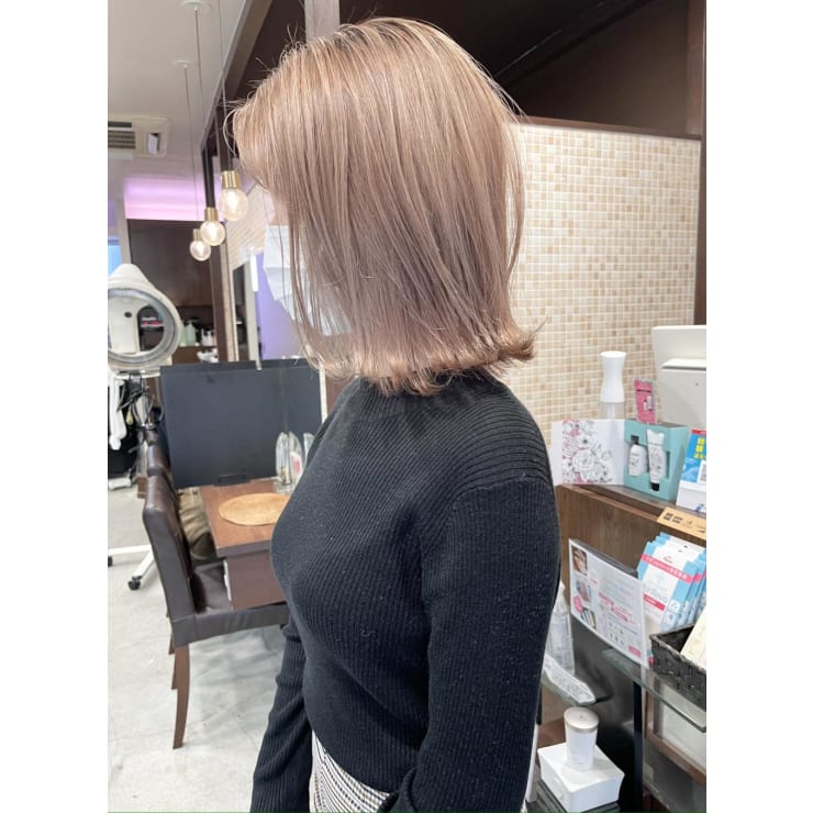 女性感多めのミルクティーベージュbob Aco アコ のヘアスタイル 美容院 美容室を予約するなら楽天ビューティ