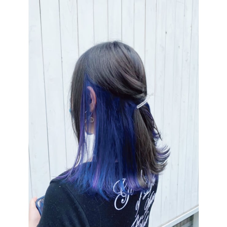インナーカラー 寒色カラー ブルーパープル アッシュブラック Ohana オハナ のヘアスタイル 美容院 美容室を予約するなら楽天ビューティ