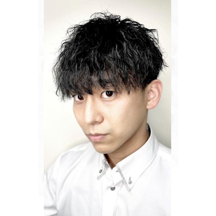 ビジネスマンにも ゆるめツイストスパイラルパーマ Brooch ブローチ のヘアスタイル 美容院 美容室を予約するなら楽天ビューティ