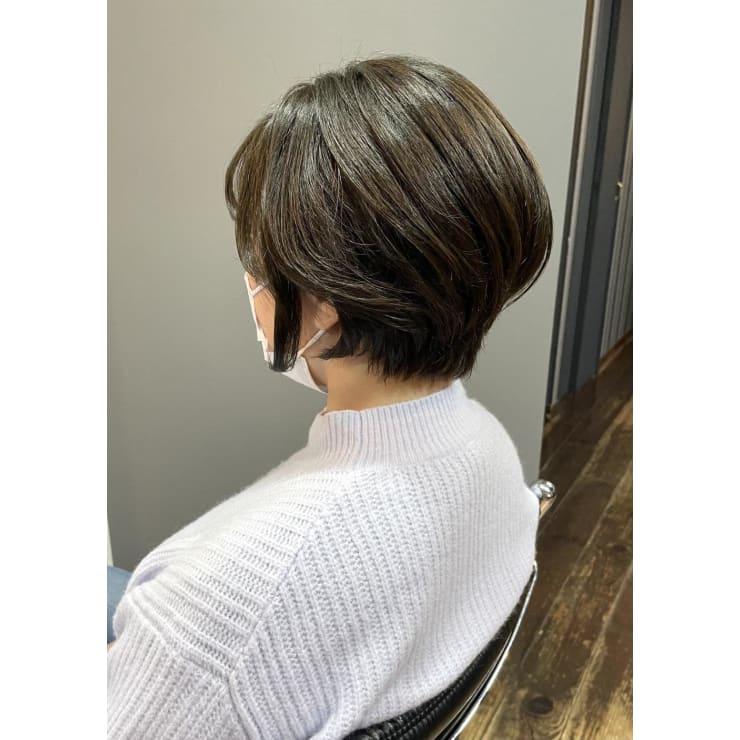 アッシュグレージュカラー 前下がり耳かけショートボブ Hair Make Egerie ヘアアンドメイクエジェリ のヘアスタイル 美容院 美容室を予約するなら楽天ビューティ