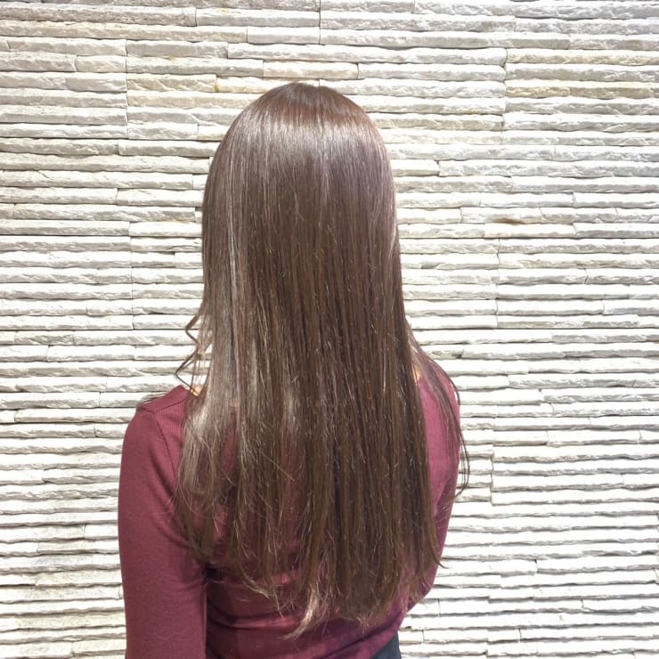 髪色でいうアッシュベージュとは ベージュに青みグレーを重ねた Vis Hair Beauty 西新井店 ビス ヘアーアンドビューティー ニシアライテン のヘアスタイル 美容院 美容室を予約するなら楽天ビューティ