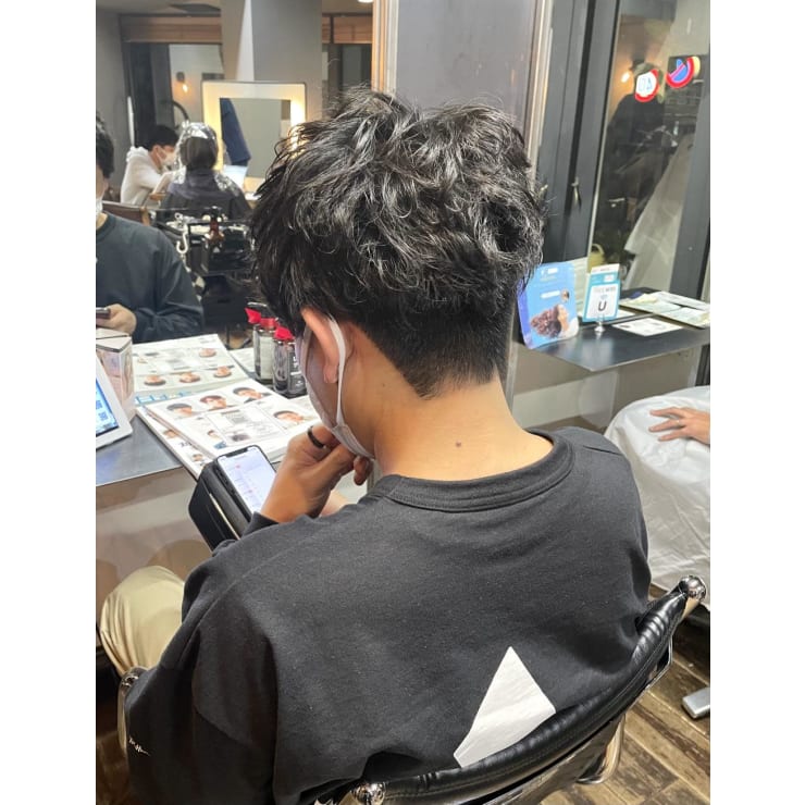 メンズ前髪上げパーマ ツーブロック刈り上げショート Hair Make Egerie ヘアアンドメイクエジェリ のヘアスタイル 美容院 美容室を予約するなら楽天ビューティ
