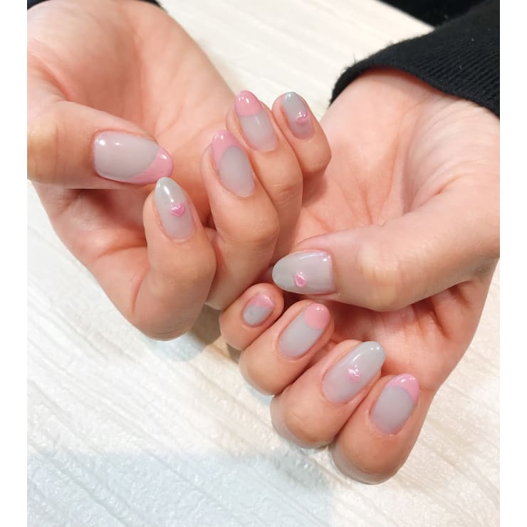 グレー×ピンク×ハート | NAIL SALON AMULE(ネイルサロンアミュール)の