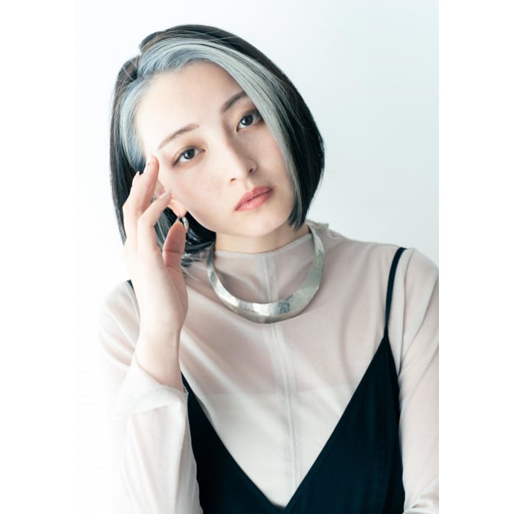 大人可愛い黒髪前下がりショートボブ フェイスフレーミング Shell国分寺 シェルコクブンジ のヘアスタイル 美容院 美容室を予約するなら楽天ビューティ