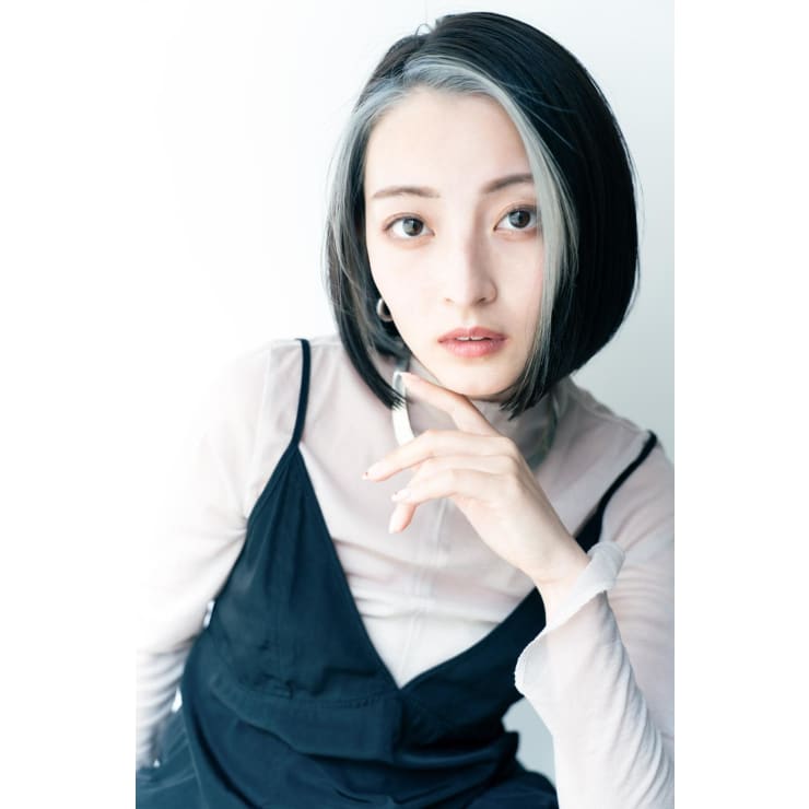 大人可愛い黒髪前下がりショートボブ フェイスフレーミング Shell国分寺 シェルコクブンジ のヘアスタイル 美容院 美容室を予約するなら楽天ビューティ