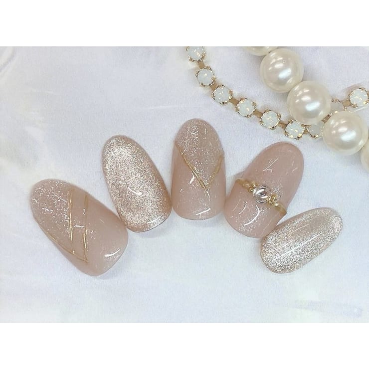 人気デザイン リングネイルxギャラクシーネイルで上品に Nail Eyelash Alcea 上野御徒町店 ネイルアンドアイラッシュ アルセア ウエノオカチマチテン のネイルデザイン ネイル まつげサロンを予約するなら楽天ビューティ