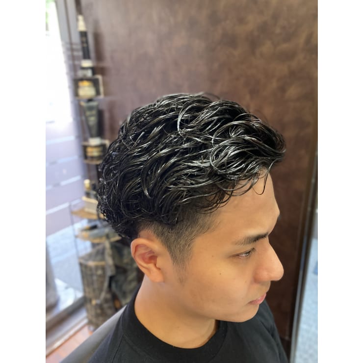 2ブロビジネスパーマ 新橋 理容室 床屋 ヒロ銀座 日比谷 ヒロ銀座ヘアーサロン 新橋 日比谷口店 ヒロギンザヘアーサロンシンバシヒビヤグチテン の ヘアスタイル 美容院 美容室を予約するなら楽天ビューティ
