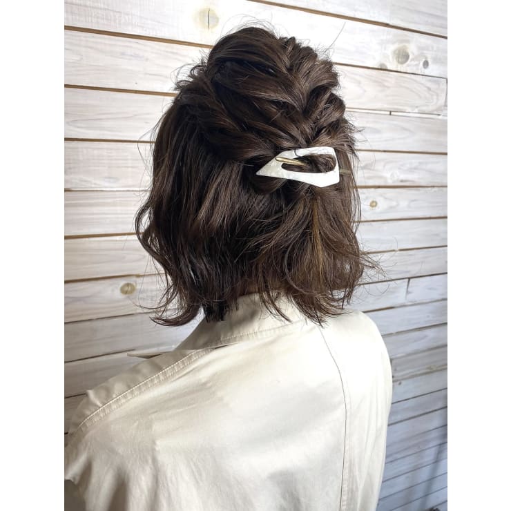 ハーフアップアレンジ Deco Hair Kiitos デコヘアーキートス のヘアスタイル 美容院 美容室を予約するなら楽天ビューティ