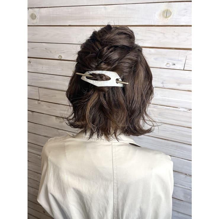 ハーフアップアレンジ Deco Hair Kiitos デコヘアーキートス のヘアスタイル 美容院 美容室を予約するなら楽天ビューティ