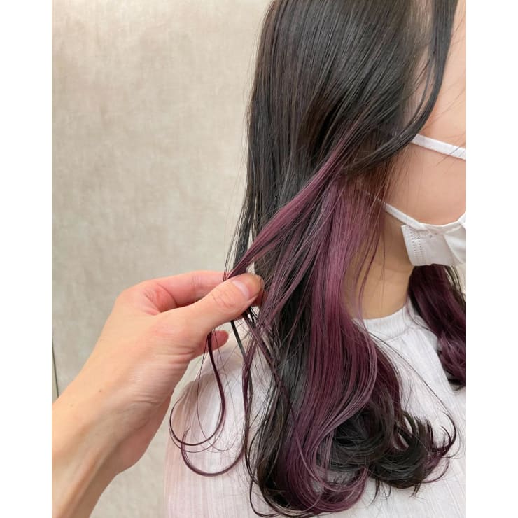 ピンクパープル インナーカラー イヤリングカラー Act 表参道店 アクト オモテサンドウテン のヘアスタイル 美容院 美容室を予約するなら楽天ビューティ