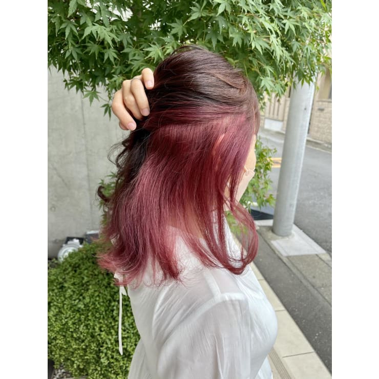 ピンク系インナーカラー Emu International 春日部本店 エムインターナショナル のヘアスタイル 美容院 美容室を予約するなら楽天ビューティ