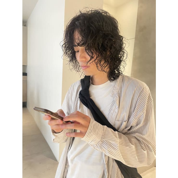 薬院 Aoi メンズレイヤーパーマ Aoi アオイ のヘアスタイル メンズ美容院 美容室を予約するなら楽天ビューティ