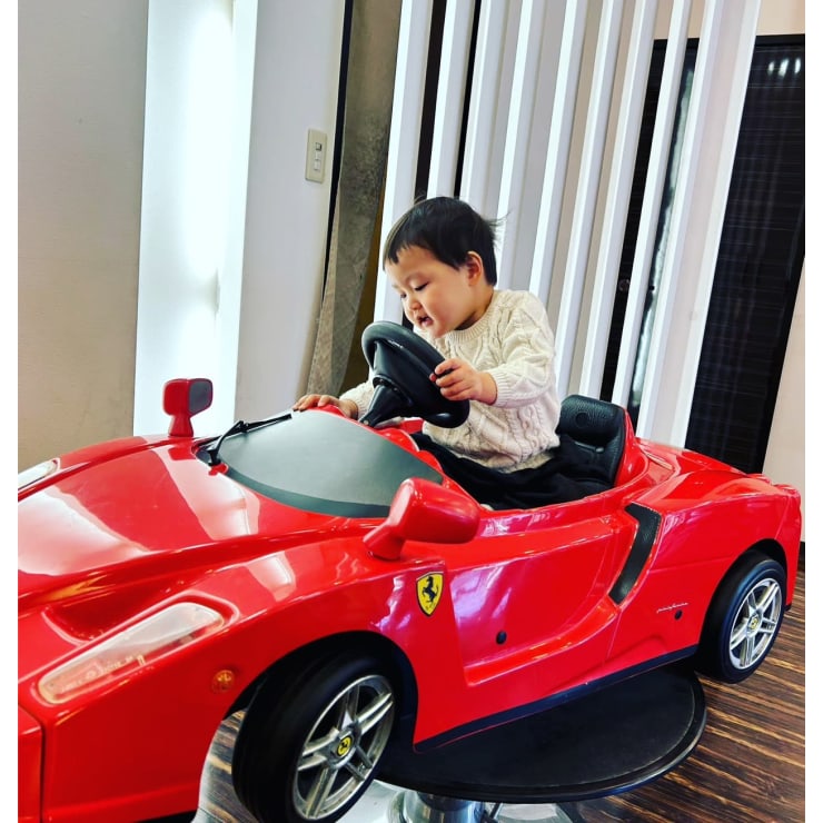 真っ赤な フェラーリ(お子様用の椅子です) | Smile hair 沼影店