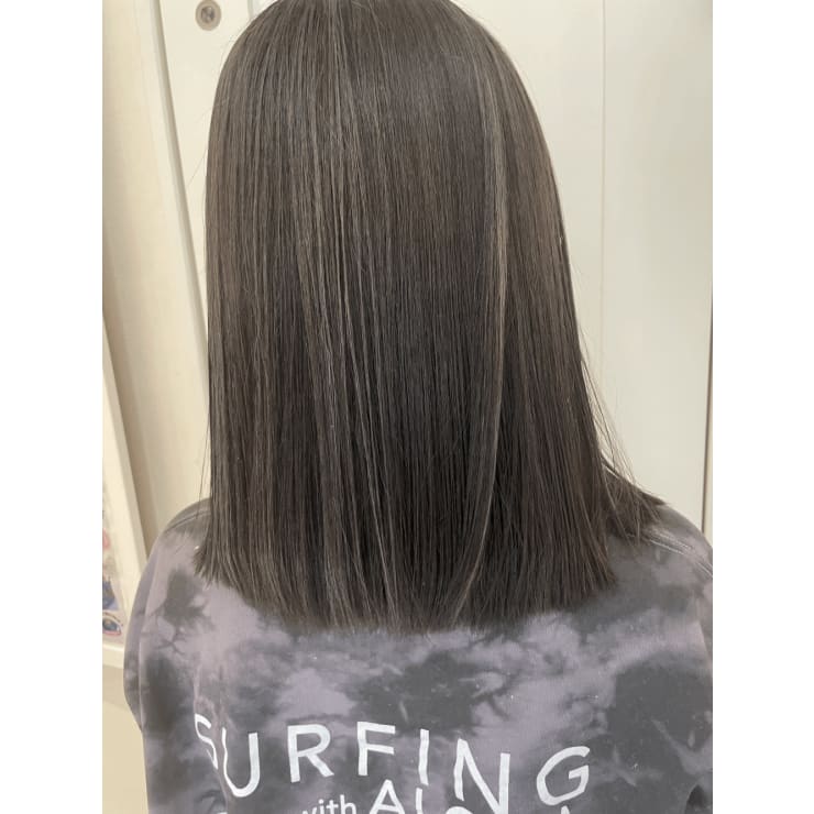 グレー系極細ハイライト | Sark(サーク)のヘアスタイル | 美容院・美容