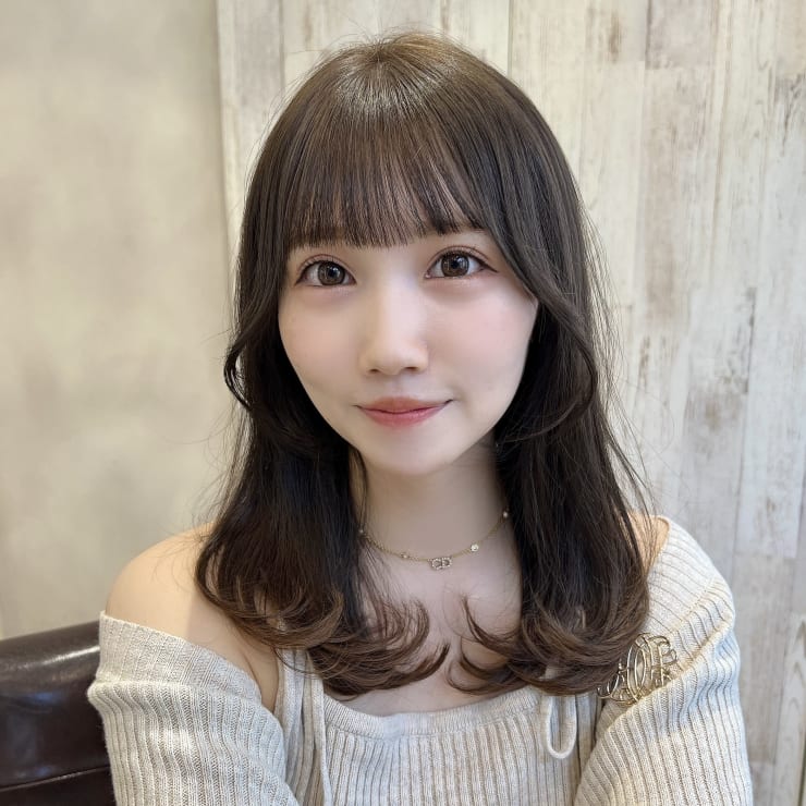 丸顔向けの前髪スタイル