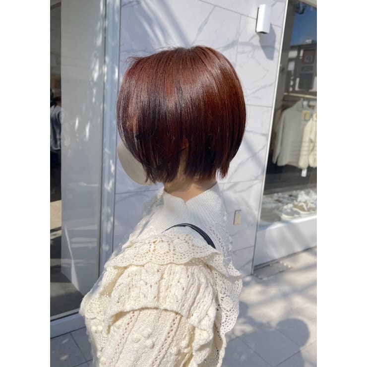 人毛 ショートボブ 少し明るめブラウン Mサイズ 前髪がおでこに貼り付