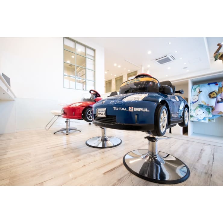 ママに嬉しいお子様同伴OKのサロン！車のセット面・DVD・オムツ台完備