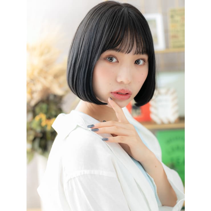 黒髪艶カラー内巻きワンカールナチュラルボブ ぱっつん前髪 | COVER