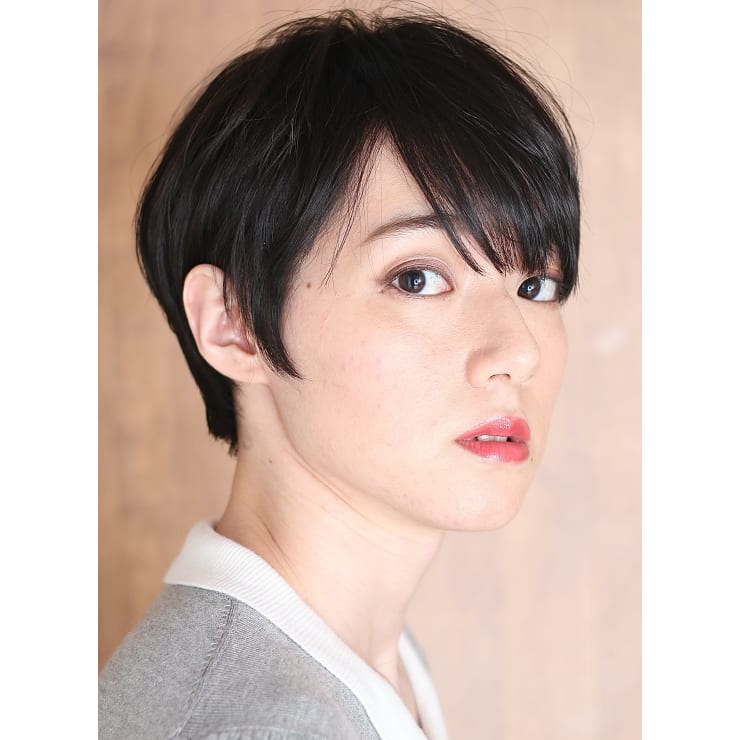 黒髪小顔美髪シアーカラーカールショートセミディ姫カット
