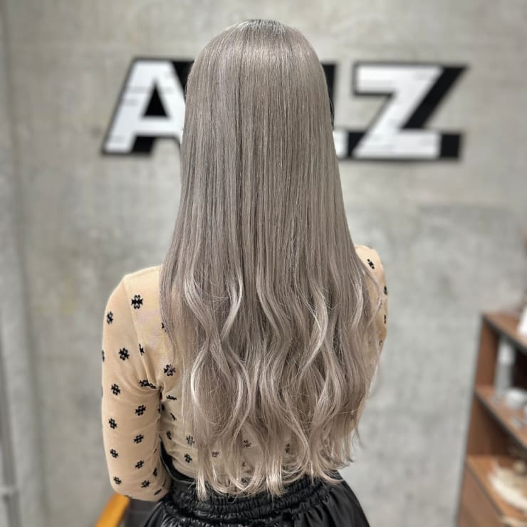 ホワイトグレーハイトーンケアブリーチダブルカラーグレーカラー | ALLZ渋谷【オルズ】【ケアブリーチ/ダブルカラー/ハイトーン/メンズカット】(オルズシブヤ  ケアブリーチダブルカラーハイトーンメンズカット)のヘアスタイル | 美容院・美容室を予約するなら楽天ビューティ